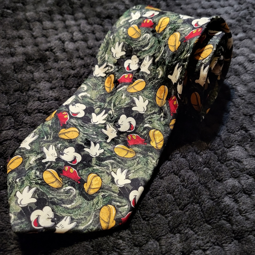 Vintage Mickey Mouse neck tie Walt Disney Store 90s 100% Silk